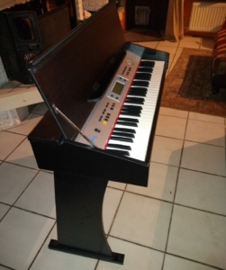 klein model piano te koop